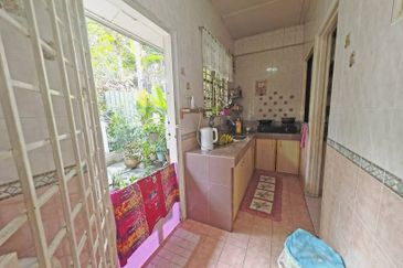 SL 11, Bandar Sungai Long