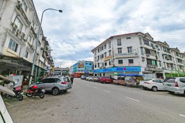 1st Floor Renovated with Partition Room, Ready Move in Condition