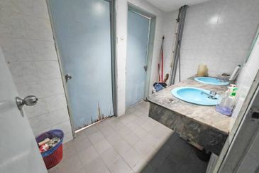 1st Floor Renovated with Partition Room, Ready Move in Condition