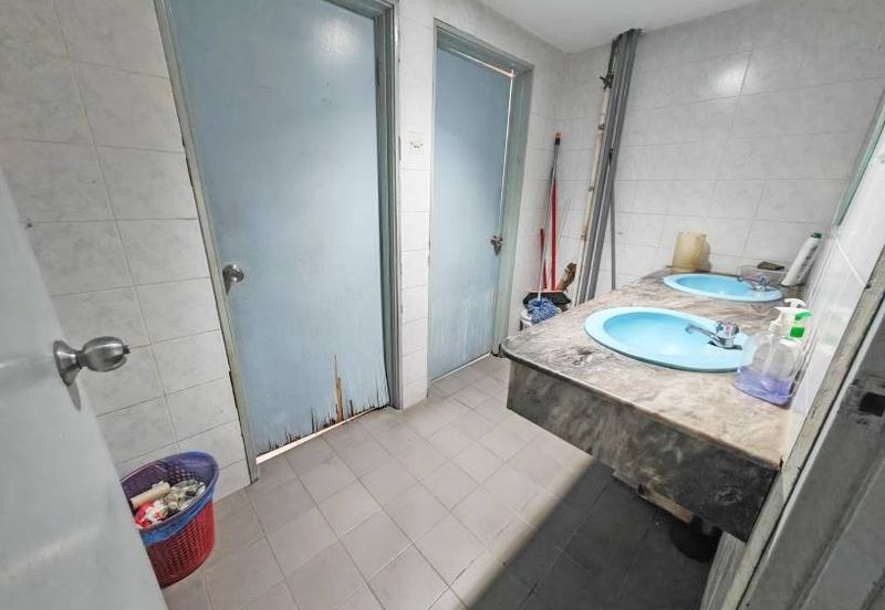 1st Floor Renovated with Partition Room, Ready Move in Condition