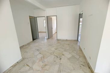 Walk up Desa Baiduri Block C Newly Paint, Good Location