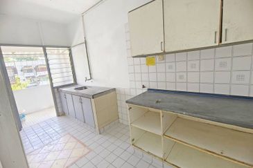 Walk up Desa Baiduri Block C Newly Paint, Good Location