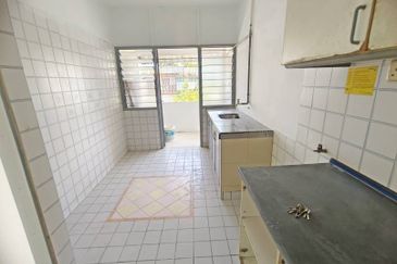 Walk up Desa Baiduri Block C Newly Paint, Good Location