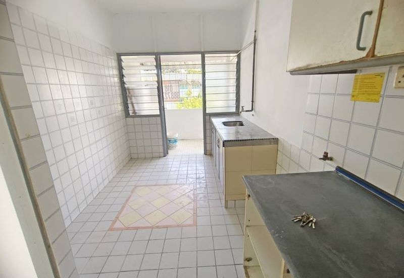 Walk up Desa Baiduri Block C Newly Paint, Good Location