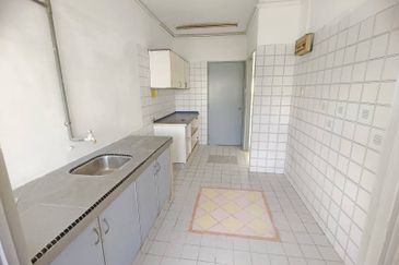 Walk up Desa Baiduri Block C Newly Paint, Good Location