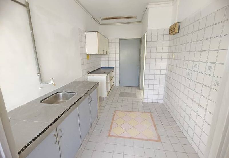 Walk up Desa Baiduri Block C Newly Paint, Good Location