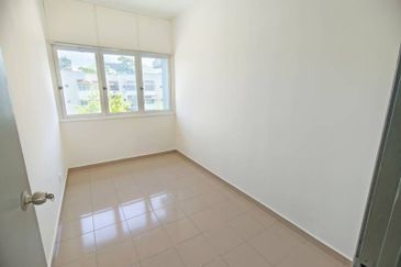 Walk up Desa Baiduri Block C Newly Paint, Good Location