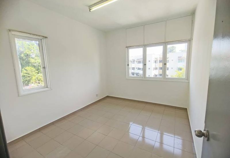 Walk up Desa Baiduri Block C Newly Paint, Good Location