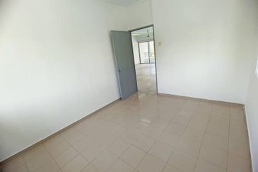 Walk up Desa Baiduri Block C Newly Paint, Good Location