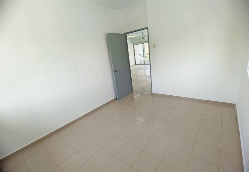 Walk up Desa Baiduri Block C Newly Paint, Good Location