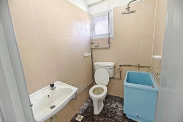 Walk up Desa Baiduri Block C Newly Paint, Good Location