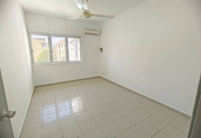 Walk up Desa Baiduri Block C Newly Paint, Good Location