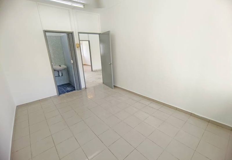 Walk up Desa Baiduri Block C Newly Paint, Good Location