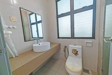 Avenue 2, Lake Valley