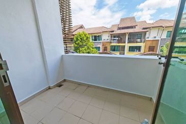 Avenue 2, Lake Valley