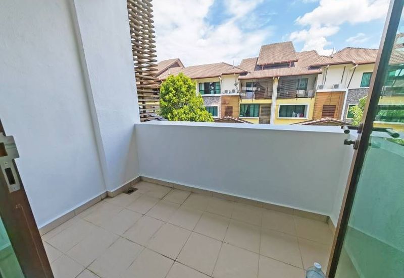 Avenue 2, Lake Valley