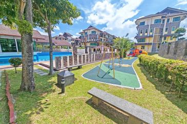 Avenue 2, Lake Valley