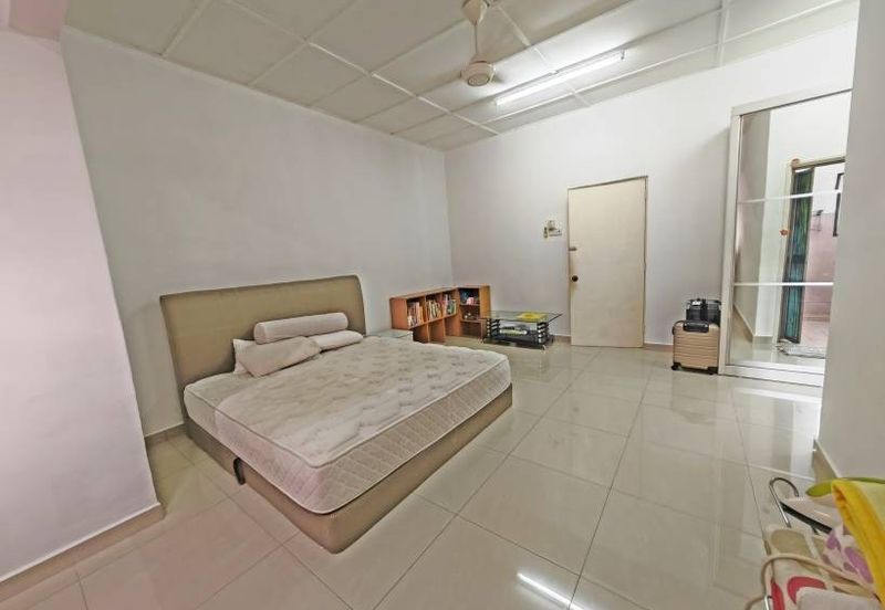 SL 6, Bandar Sungai Long