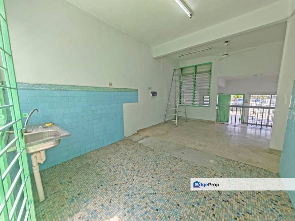 22 x 75, Good Deal, Convenient Location, Newly Paint, Selangor, Cheras