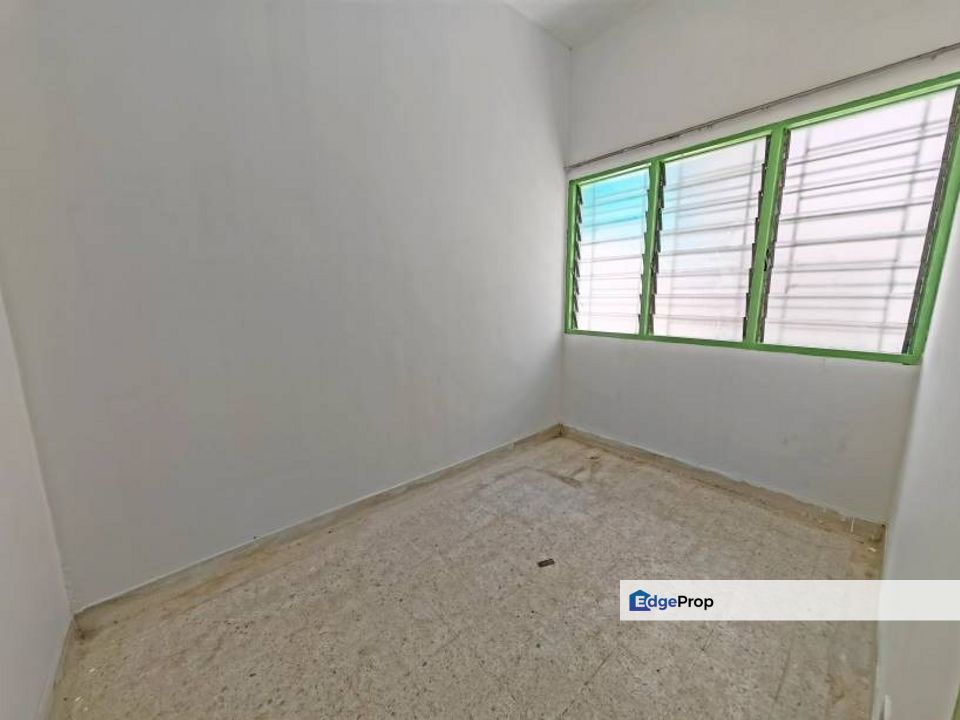 22 x 75, Good Deal, Convenient Location, Newly Paint, Selangor, Cheras