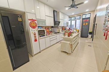 D'Premier @ Bandar Damai Perdana