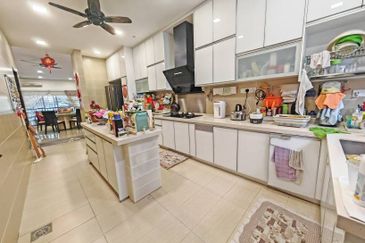 D'Premier @ Bandar Damai Perdana