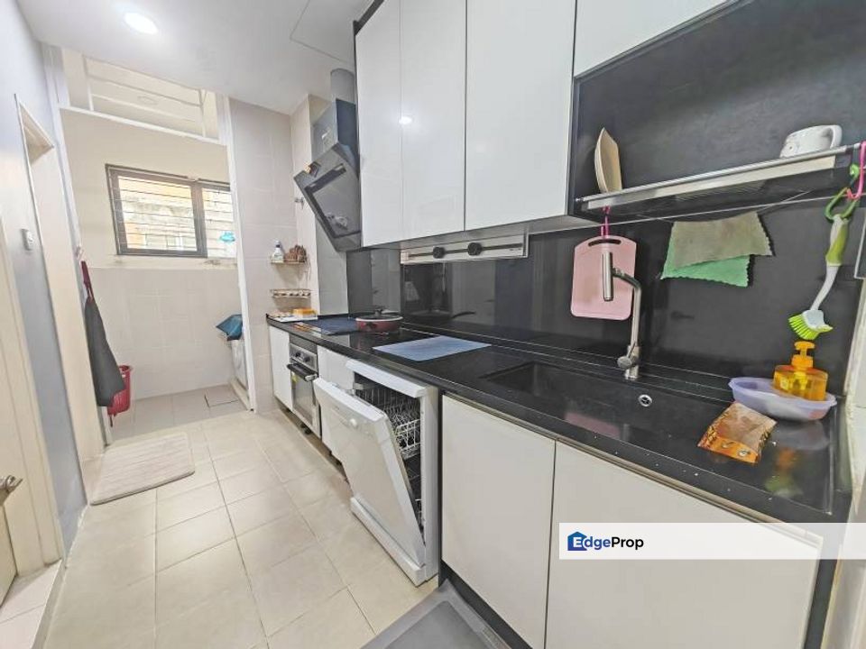 End Lot, Fully furnished, Freehold, Good Deal, Gated and Guarded, Renovated, Selangor, Kajang