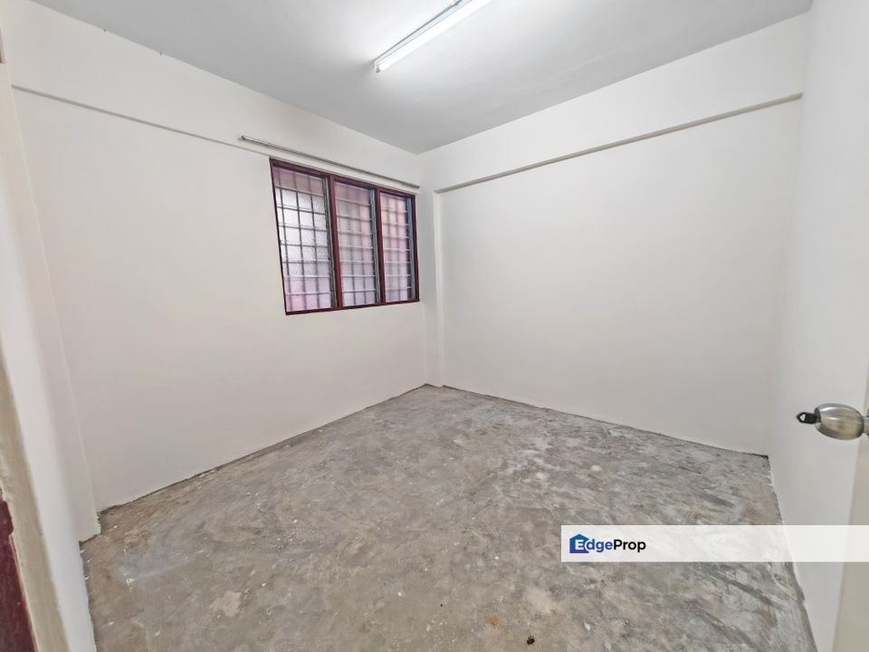 Ground Floor, Newly Paint, Move in Condition, Convenient Location, Selangor, Batu 9th Cheras