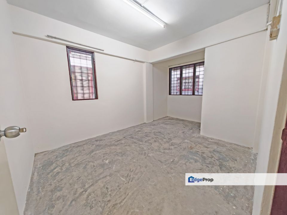Ground Floor, Newly Paint, Move in Condition, Convenient Location, Selangor, Batu 9th Cheras