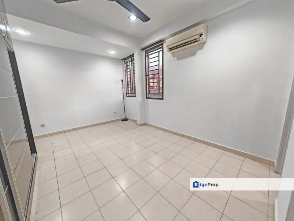 1st Floor unit, Partly Furnished, New Paint, Good Condition, Selangor, Bandar Sungai Long