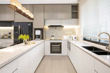 UPPERVILLE @ 16 Quartz Melawati