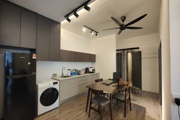 Henna Residence @ The Quartz