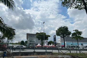 PUCHONG COMMERCIAL LAND