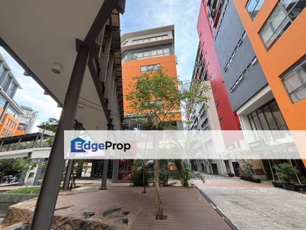 Setiawalk corner office partially furnished , Selangor, Puchong