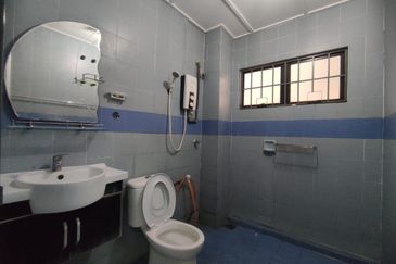 2 Storey Terrace Bandar Sungai Long For Sale/ Let