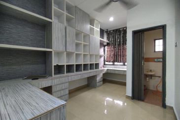 2 Storey Terrace Bandar Sungai Long For Sale/ Let