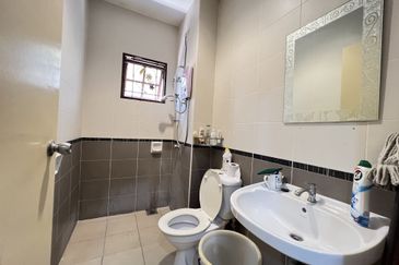 Super Cheap Renovated 3 Storey Semi-D, Impiana Cheras