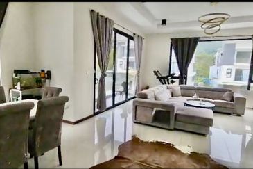 Super Cheap Renovated Corner 3 Storey Semi D with Lift, Sierra Hijauan Ampang