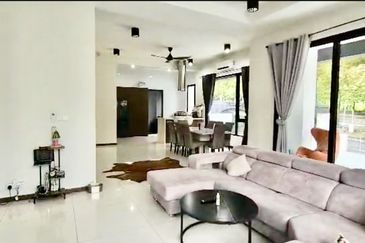 Super Cheap Renovated Corner 3 Storey Semi D with Lift, Sierra Hijauan Ampang