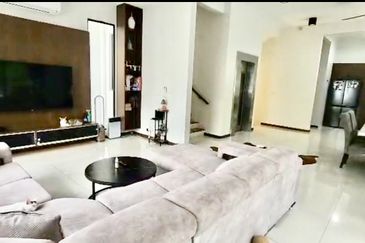 Super Cheap Renovated Corner 3 Storey Semi D with Lift, Sierra Hijauan Ampang