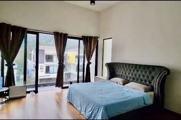 Super Cheap Renovated Corner 3 Storey Semi D with Lift, Sierra Hijauan Ampang
