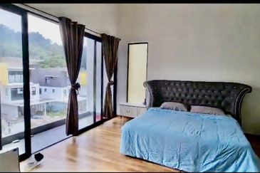 Super Cheap Renovated Corner 3 Storey Semi D with Lift, Sierra Hijauan Ampang