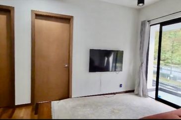 Super Cheap Renovated Corner 3 Storey Semi D with Lift, Sierra Hijauan Ampang