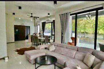 Super Cheap Renovated Corner 3 Storey Semi D with Lift, Sierra Hijauan Ampang