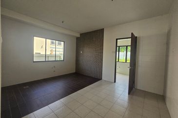 Super Cheap Huge Land 2 Storey Corner Bungalow, Tiara Bungalow