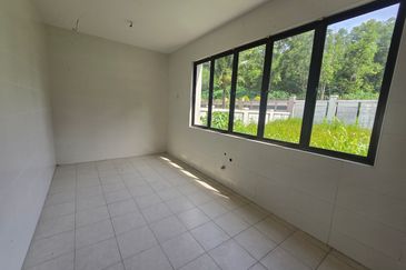 Super Cheap Huge Land 2 Storey Corner Bungalow, Tiara Bungalow