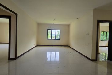 Super Cheap Huge Land 2 Storey Corner Bungalow, Tiara Bungalow