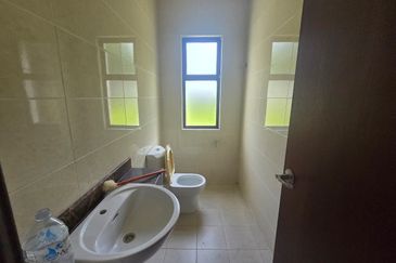 Super Cheap Huge Land 2 Storey Corner Bungalow, Tiara Bungalow