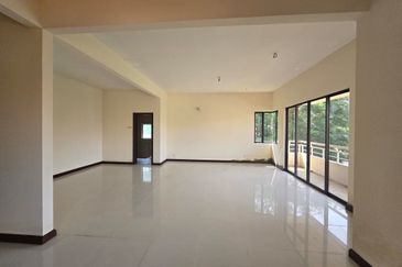 Super Cheap Huge Land 2 Storey Corner Bungalow, Tiara Bungalow