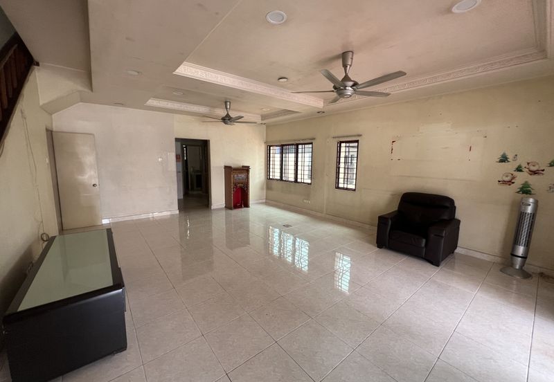 Super Cheap Renovated 2 Storey Superlink With Land Unit, Taman Yarl